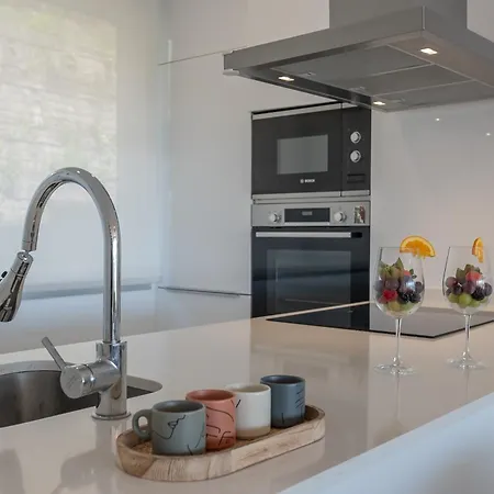 Apartment Newly Built Modern 3 Bdrm Townhouse With Sea View *