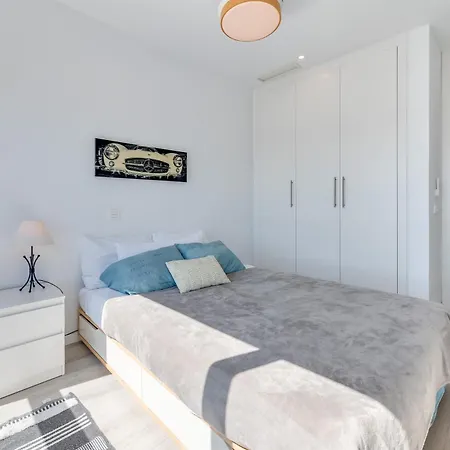 Apartment Newly Built Modern 3 Bdrm Townhouse With Sea View *
