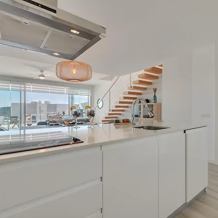 Apartment Newly Built Modern 3 Bdrm Townhouse With Sea View *