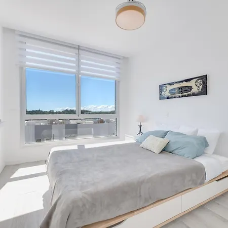 Newly Built Modern 3 Bdrm Townhouse With Sea View Apartment *