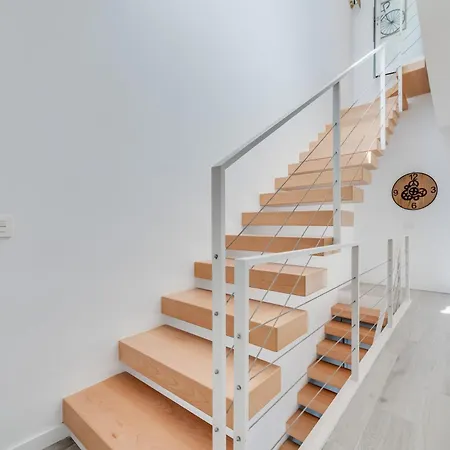 Apartment Newly Built Modern 3 Bdrm Townhouse With Sea View *