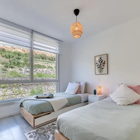 Newly Built Modern 3 Bdrm Townhouse With Sea View