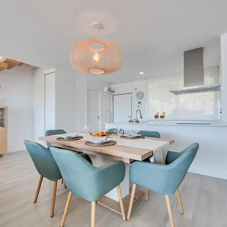 Newly Built Modern 3 Bdrm Townhouse With Sea View *