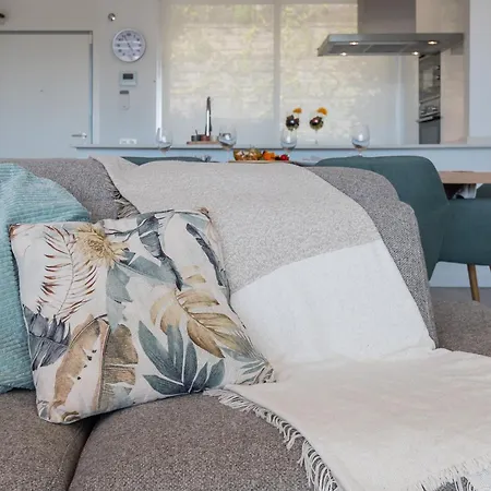 Newly Built Modern 3 Bdrm Townhouse With Sea View Apartment