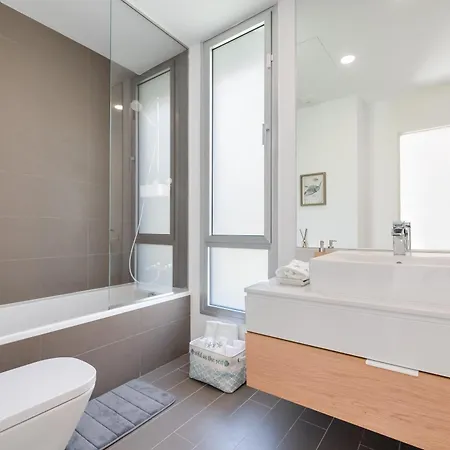 Newly Built Modern 3 Bdrm Townhouse With Sea View Apartment *